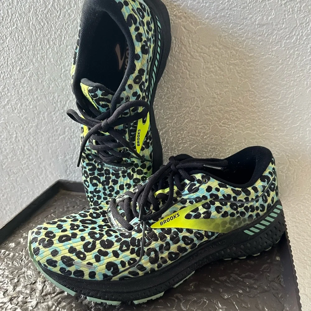 Brooks Women's Mint Green Black Leopard Print Running Shoes - Picture 10 of 11